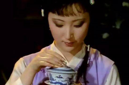 女士喝茶優(yōu)雅姿勢(shì)，女士正確喝茶姿勢(shì)禮儀