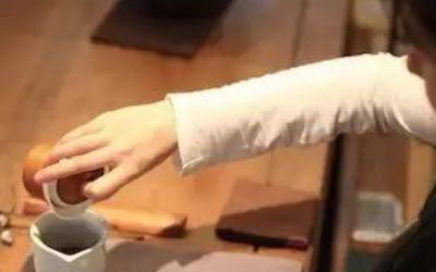 三才蓋碗的正確拿法，三才蓋碗抓碗法圖解