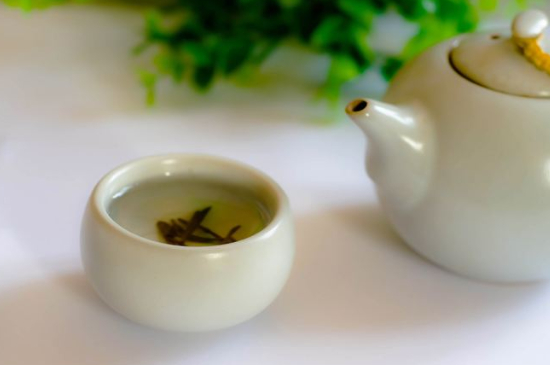 綠茶碧螺春怎么泡簡(jiǎn)易步驟，沖泡碧螺春的十二步驟口訣