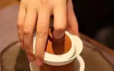 三才蓋碗的正確拿法，三才蓋碗抓碗法圖解