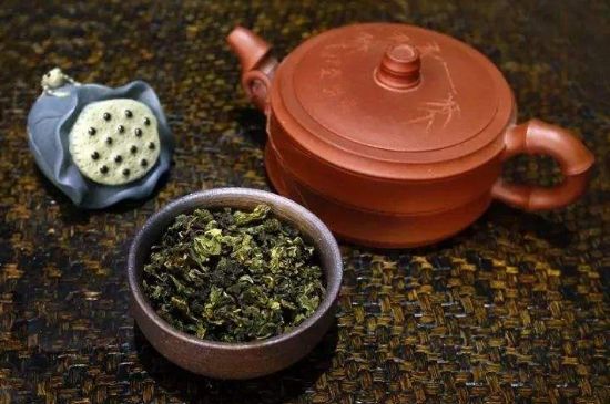 泡大紅袍、肉桂和水仙可以用一個(gè)紫砂壺嗎，可以摻一起沖泡么？