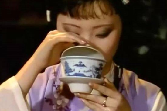 女士喝茶優(yōu)雅姿勢(shì)，女士正確喝茶姿勢(shì)禮儀