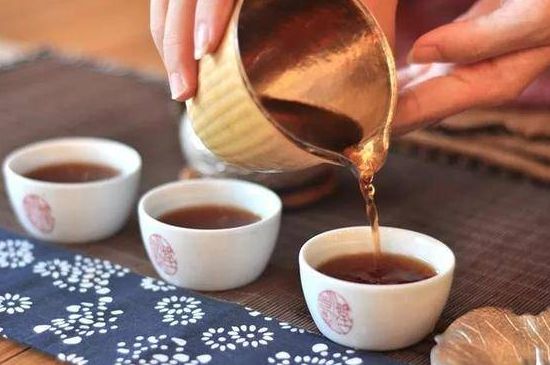 喝茶茶桌上的禮儀有哪些，泡茶待客十大禮儀不可不做！