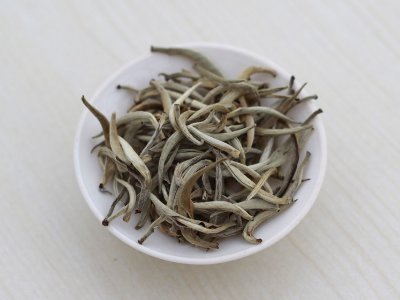 白茶品質(zhì)如何區(qū)分，白茶的優(yōu)劣質(zhì)量辨別方法