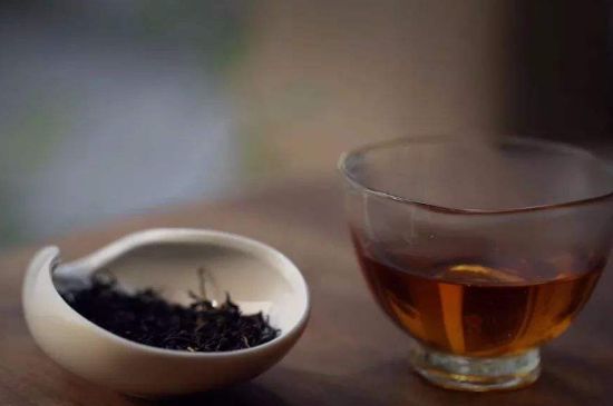 泡好的茶水放冰箱能保存多久，泡好的茶冷藏放多久？