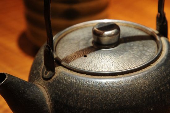 日本鐵壺怎么開壺，新鐵壺開壺方法