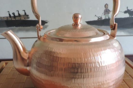 用銅壺?zé)惺裁唇?，銅壺煮水的兩大忌諱和好處