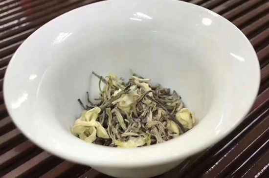 女孩喝茉莉茶的好處，茉莉茶葉的功效與禁忌