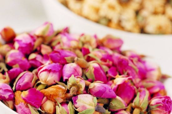 玫瑰花的最佳搭配，喝玫瑰花茶搭配什么喝好？