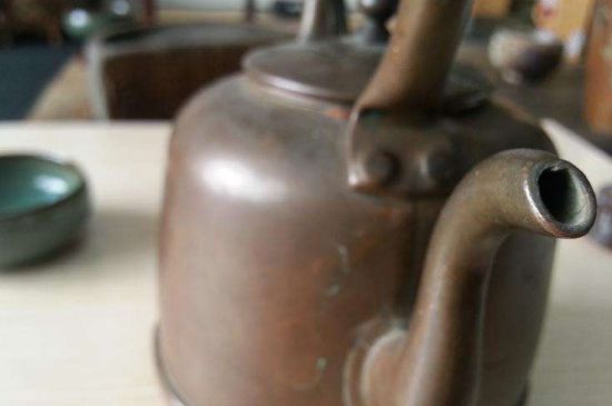用銅壺?zé)惺裁唇?，銅壺煮水的兩大忌諱和好處