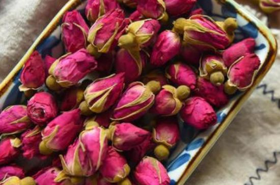 干玫瑰花泡水放幾顆，玫瑰花泡水一次放幾朵？