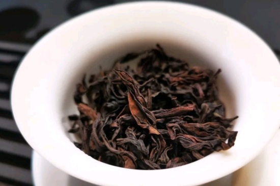 長(zhǎng)期喝巖茶會(huì)上火嗎？巖茶這樣喝了容易上火！