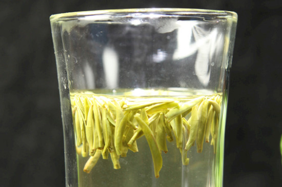 竹葉青茶泡不立起來怎么回事，竹葉青茶怎么泡立起來