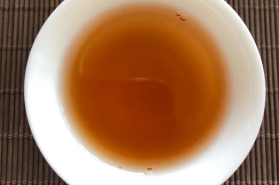 老白茶上火還是去火？夏季喝煮的老白茶會(huì)容易上火！