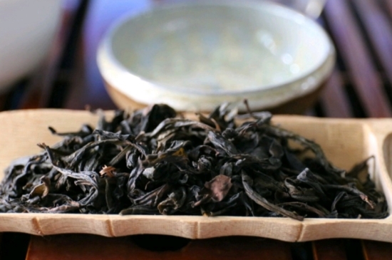 長(zhǎng)期喝巖茶會(huì)上火嗎？巖茶這樣喝了容易上火！