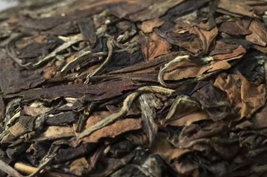 福鼎白茶要喝老的嗎，為什么喝白茶要喝老茶存新茶？