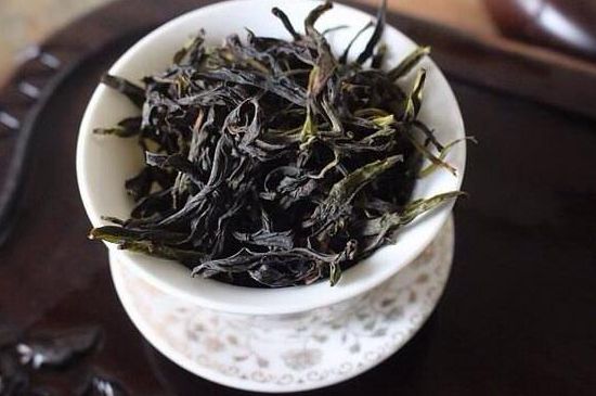 鴨屎香單叢雪片茶的特點，鳳凰雪片茶有什么特點？