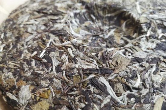 7年壽眉和2年白牡丹哪個(gè)好，老白茶壽眉與白牡丹的口感區(qū)別