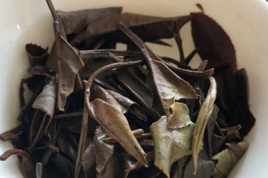 老白茶上火還是去火？夏季喝煮的老白茶會(huì)容易上火！