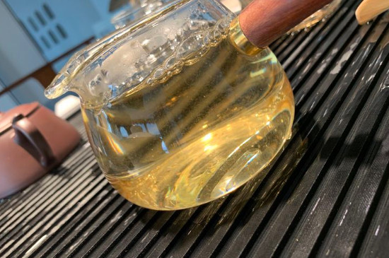 白毫銀針年份越久越好嗎，銀針白毫是否越陳越好