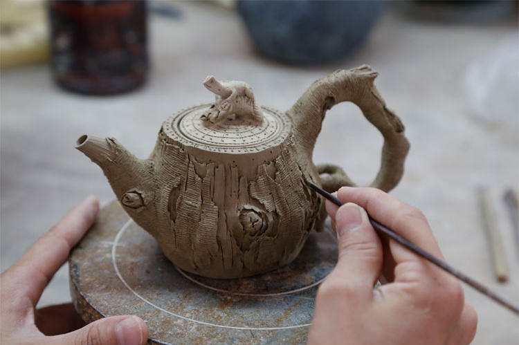 仿木外皮紫砂壺，創(chuàng)意木樁手工雕刻紫砂壺